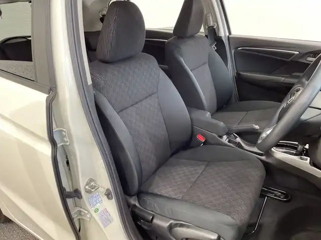 ホンダ フィット 13G Lパッケージ 栃木県 2014(平26)年 1.6万km プレミアムホワイトパール 純正メモリナビ/（CD/DVD/TV/Bluetooth/SD/AUX/iPod）/バックカメラ/前後ドライブレコーダー/禁煙車/オートライト/LEDヘッドライト/横滑り防止装置/スマートキー/プッシュスタート/アイドリングストップ/電動格納ミラー/純正フロアマット