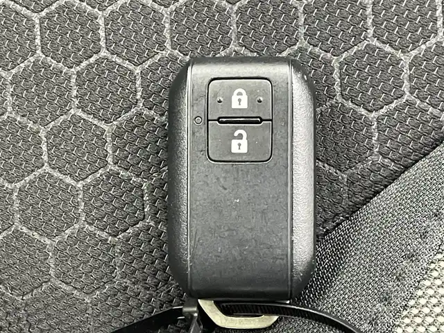 スズキ クロスビー HYBRID MZ 熊本県 2019(令1)年 2.8万km キャラバンアイボリーパールメタリック/ホワイト 2トーンルーフ 禁煙車　/社外前方ドライブレコーダー　/全周囲カメラ　/純正ナビCN-RZ843（ＣＤ・ＤＶＤ・フルセグ・ＢＴ・ＳＤ・ｉｐｏｄ・ＵＳＢ）/ビルトインＥＴＣ　/後ろのみクリアランスソナー　/クルーズコントロール　/前席シートヒーター/衝突軽減ブレーキ/レーンキープアシスト/横滑り防止/アイドリングストップ/パドルシフト/純正フロアマット/純正16インチAW/オートライト/LEDヘッドライト/フォグランプ/スマートキー/プッシュスタート