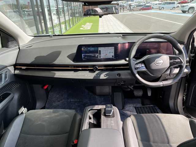 日産 アリア B6 愛知県 2022(令4)年 2万km シルバー プロパイロット2.0/ダイナミックパッケージ/ガラスルーフ/純正12.3型ディズプレイオーディオナビ/三眼LEDヘッドライト/全方位カメラ/クルーズコントロール/シートヒーター/バックカメラ/パワーシート/電動リアゲート/ヘッドアップディスプレイ/コーナーセンサー/純正アルミホイール/ETC2.0/ブラインドスポットモニター/ステアリングヒーター/インテリジェントミラー/オートマチックハイビーム/ドライブレコーダー/ワイヤレス充電機/衝突軽減システム/フルセグ/Bluetooth/ステアリングスイッチ/スマートキー/プッシュスタート