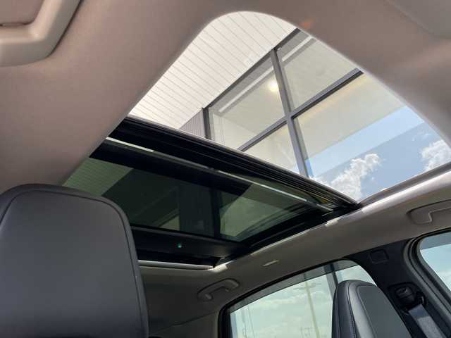 日産 アリア B6 愛知県 2022(令4)年 2万km シルバー プロパイロット2.0/ダイナミックパッケージ/ガラスルーフ/純正12.3型ディズプレイオーディオナビ/三眼LEDヘッドライト/全方位カメラ/クルーズコントロール/シートヒーター/バックカメラ/パワーシート/電動リアゲート/ヘッドアップディスプレイ/コーナーセンサー/純正アルミホイール/ETC2.0/ブラインドスポットモニター/ステアリングヒーター/インテリジェントミラー/オートマチックハイビーム/ドライブレコーダー/ワイヤレス充電機/衝突軽減システム/フルセグ/Bluetooth/ステアリングスイッチ/スマートキー/プッシュスタート