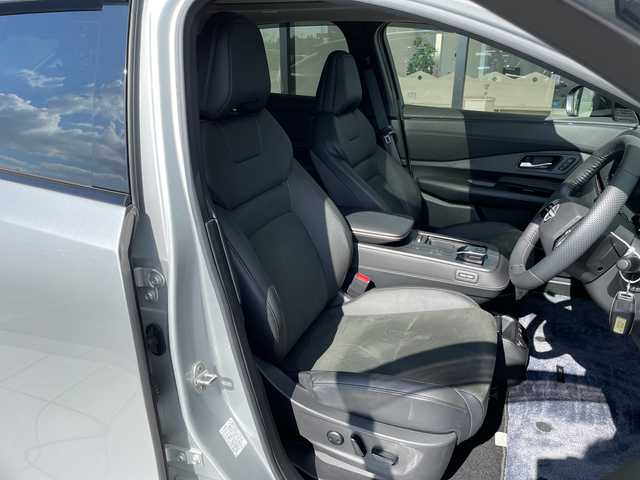 日産 アリア B6 愛知県 2022(令4)年 2万km シルバー プロパイロット2.0/ダイナミックパッケージ/ガラスルーフ/純正12.3型ディズプレイオーディオナビ/三眼LEDヘッドライト/全方位カメラ/クルーズコントロール/シートヒーター/バックカメラ/パワーシート/電動リアゲート/ヘッドアップディスプレイ/コーナーセンサー/純正アルミホイール/ETC2.0/ブラインドスポットモニター/ステアリングヒーター/インテリジェントミラー/オートマチックハイビーム/ドライブレコーダー/ワイヤレス充電機/衝突軽減システム/フルセグ/Bluetooth/ステアリングスイッチ/スマートキー/プッシュスタート