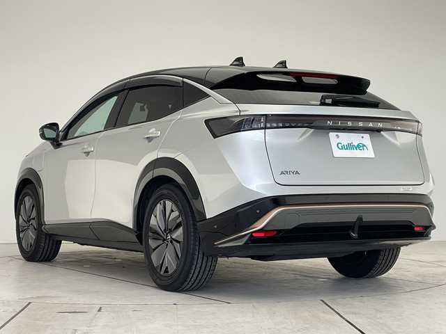 日産 アリア B6 愛知県 2022(令4)年 2万km シルバー プロパイロット2.0/ダイナミックパッケージ/ガラスルーフ/純正12.3型ディズプレイオーディオナビ/三眼LEDヘッドライト/全方位カメラ/クルーズコントロール/シートヒーター/バックカメラ/パワーシート/電動リアゲート/ヘッドアップディスプレイ/コーナーセンサー/純正アルミホイール/ETC2.0/ブラインドスポットモニター/ステアリングヒーター/インテリジェントミラー/オートマチックハイビーム/ドライブレコーダー/ワイヤレス充電機/衝突軽減システム/フルセグ/Bluetooth/ステアリングスイッチ/スマートキー/プッシュスタート