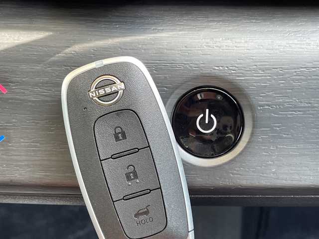 日産 アリア B6 愛知県 2022(令4)年 2万km シルバー プロパイロット2.0/ダイナミックパッケージ/ガラスルーフ/純正12.3型ディズプレイオーディオナビ/三眼LEDヘッドライト/全方位カメラ/クルーズコントロール/シートヒーター/バックカメラ/パワーシート/電動リアゲート/ヘッドアップディスプレイ/コーナーセンサー/純正アルミホイール/ETC2.0/ブラインドスポットモニター/ステアリングヒーター/インテリジェントミラー/オートマチックハイビーム/ドライブレコーダー/ワイヤレス充電機/衝突軽減システム/フルセグ/Bluetooth/ステアリングスイッチ/スマートキー/プッシュスタート