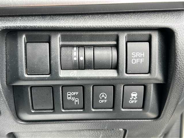 スバル インプレッサ スポーツ 2．0i－S アイサイト 道北・旭川 2016(平28)年 8.8万km クリスタルホワイトP /４ＷＤ//スマートキー//ローダウンサス（ＲＳＲ）　//社外マフラー（柿本）　//社外１９インチアルミ夏タイヤ積込み（5分）　//社外ポータブルナビ　//社外オーディオ（ＣＤ・ＵＳＢ・ＢＴ）　U382BT//社外ウーハー　//社外ドライブレコーダー//アイサイトＶｅｒ．３//レーダークルーズコントトール//先行車発進お知らせ//アクティブレーンキープ//車線逸脱警報・ふらつき警報//プリクラッシュブレーキ//ＡＴ誤発進後進抑制機能//ハイビームアシスト//ステアリングレスポンシブヘッドランプ　//リアビークルディテクション//ＬＥＤヘッドライト//オートライト・オートワイパー//パドルシフト//前席パワーシート//純正１７インチアルミホイール//保証書・取説//スペア×１