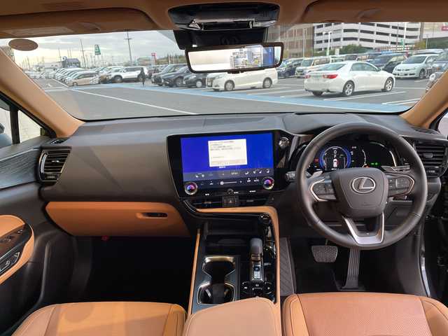 レクサス ＮＸ 350h バージョンL 愛知県 2024(令6)年 1万km グラファイトブラックガラスフレーク レクサスセーフティプラス/純正14インチディスプレイオーディオナビ/三眼LEDヘッドライト/全方位カメラ/サンルーフ/茶本革シート/レーダークルーズ/シートヒーター/エアシート/電動リヤゲート/パワーシート/HUD/コーナーセンサー/純正AW/ETC2.0/BSM/パドルシフト/ステアリングヒーター/デジタルインナーミラー/レーンキープアシスト/オートマチックハイビーム/ワイヤレス充電/前後ドライブレコーダー/衝突軽減/フルセグTV/Bluetooth