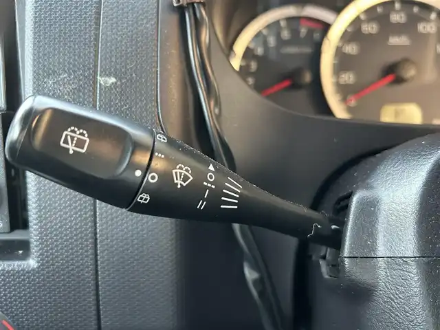 日産 キックス RX 千葉県 2009(平21)年 12.5万km ミディアムグレー 保証書、取扱説明書、スペアキー1本/FM/AM/CD/電動格納ミラー/ETC/ヘッドライト　ハロゲン/フォグライト　ハロゲン/シートヒーター/背面タイヤ/純正フロアマット/純正アルミホイール/サイドバイザー/4WD、寒冷地仕様