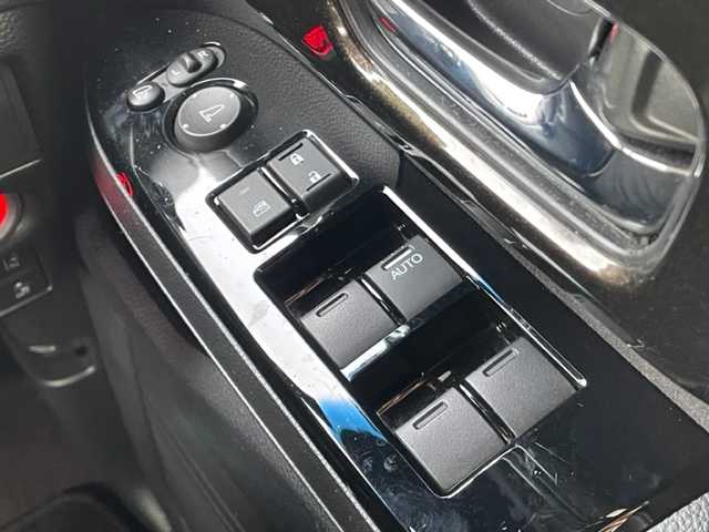 ホンダ Ｎ ＢＯＸ カスタム G L ホンダセンシング 茨城県 2018(平30)年 7.3万km クリスタルブラックパール ナビ　/-BT/AM/FM/CD/DVD/TV/衝突軽減システム　/禁煙車　/バックカメラ　/後方コーナーセンサー　/片側パワースライドドア　/ＬＥＤヘッドライト　/クルーズコントロール　/スマートキー　/純正アルミホイール　/レーンキープアシスト /純正AW　/カーテンエアバッグ