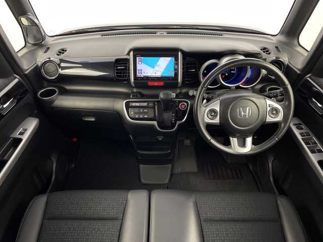 ホンダ Ｎ ＢＯＸ カスタム G ターボ Lパッケージ 鹿児島県 2015(平27)年 5.3万km スマートブラック 純正ナビ/(BT/FM/AM/CD/DVD/フルセグTV)/バックカメラ/クルーズコントロール/パドルシフト/両側パワースライドドア/ハーフレザーシート/ETC/CTBA/アイドリングストップ/スペアキー/純正キセノンヘッドライト/純正フロアマット/チップアップシート