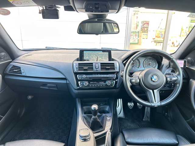 ＢＭＷ Ｍ２ 埼玉県 2017(平29)年 6.4万km ロングビーチブルーメタリック サンルーフ　/純正ナビ　/DVD/CD/BT/USB/AUX/社外車高調（OHLINS）/社外レーダー探知機（AR-181GA）　/ビルトインＥＴＣ　/バックカメラ/前席パワーシート　/前席シートヒーター　/運転席メモリーシート　/インテリジェントセーフティー/クルーズコントロール/クリアランスソナー/フォーカルスピーカー/アイドリングストップ　/前後ドライブレコーダー/スマートキー２本　/保証書　/取扱説明書