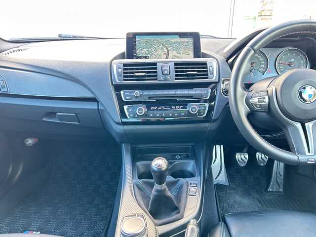 ＢＭＷ Ｍ２ 埼玉県 2017(平29)年 6.4万km ロングビーチブルーメタリック サンルーフ　/純正ナビ　/DVD/CD/BT/USB/AUX/社外車高調（OHLINS）/社外レーダー探知機（AR-181GA）　/ビルトインＥＴＣ　/バックカメラ/前席パワーシート　/前席シートヒーター　/運転席メモリーシート　/インテリジェントセーフティー/クルーズコントロール/クリアランスソナー/フォーカルスピーカー/アイドリングストップ　/前後ドライブレコーダー/スマートキー２本　/保証書　/取扱説明書