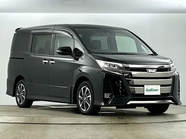 トヨタ ノア Si ダブルバイビーⅡ 愛知県 2020(令2)年 4.9万km ブラック 純正8型ナビ/（CD/DVD/Bluetooth/フルセグテレビ）/純正フリップダウンモニター/バックカメラ/ビルドインETC/両側パワースライドドア/クルーズコントロール/トヨタセーフティーセンス/・レーンキープアシスト/・衝突軽減ブレーキ/・オートマチックハイビーム/ウォークスルー/純正16インチアルミホイール/純正フロアマット/純正ドアバイザー/ウィンカーミラー/禁煙車