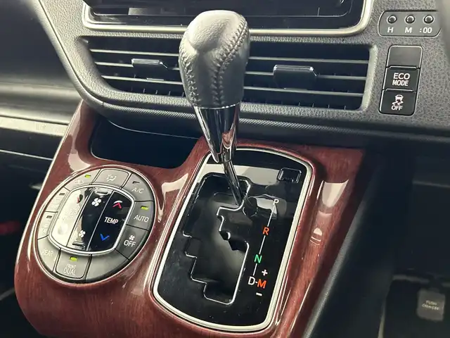 トヨタ ノア Si ダブルバイビーⅡ 愛知県 2020(令2)年 4.9万km ブラック 純正8型ナビ/（CD/DVD/Bluetooth/フルセグテレビ）/純正フリップダウンモニター/バックカメラ/ビルドインETC/両側パワースライドドア/クルーズコントロール/トヨタセーフティーセンス/・レーンキープアシスト/・衝突軽減ブレーキ/・オートマチックハイビーム/ウォークスルー/純正16インチアルミホイール/純正フロアマット/純正ドアバイザー/ウィンカーミラー/禁煙車
