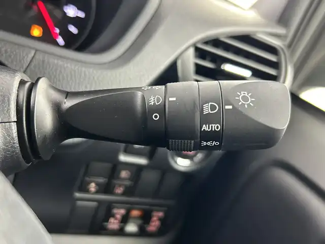 トヨタ ノア Si ダブルバイビーⅡ 愛知県 2020(令2)年 4.9万km ブラック 純正8型ナビ/（CD/DVD/Bluetooth/フルセグテレビ）/純正フリップダウンモニター/バックカメラ/ビルドインETC/両側パワースライドドア/クルーズコントロール/トヨタセーフティーセンス/・レーンキープアシスト/・衝突軽減ブレーキ/・オートマチックハイビーム/ウォークスルー/純正16インチアルミホイール/純正フロアマット/純正ドアバイザー/ウィンカーミラー/禁煙車