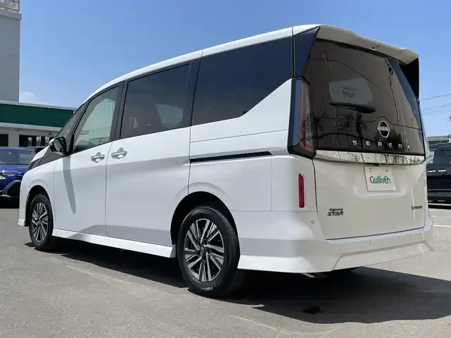 日産 セレナ e－パワー ハイウェイスター V 東京都 2025(令7)年 0.1万km未満 プリズムホワイト 登録済未使用車/純正ナビ/アラウンドビュー/天吊モニター/デジタルルームミラー/エマージェンシーブレーキ/車線逸脱警報/プロパイロット/ハンズフリーオートスライドドア/ＥＴＣ/ワイヤレス充電器