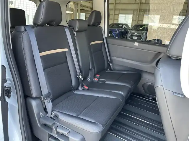 日産 セレナ e－パワー ハイウェイスター V 東京都 2025(令7)年 0.1万km未満 プリズムホワイト 登録済未使用車/純正ナビ/アラウンドビュー/天吊モニター/デジタルルームミラー/エマージェンシーブレーキ/車線逸脱警報/プロパイロット/ハンズフリーオートスライドドア/ＥＴＣ/ワイヤレス充電器