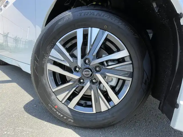 日産 セレナ e－パワー ハイウェイスター V 東京都 2025(令7)年 0.1万km未満 プリズムホワイト 登録済未使用車/純正ナビ/アラウンドビュー/天吊モニター/デジタルルームミラー/エマージェンシーブレーキ/車線逸脱警報/プロパイロット/ハンズフリーオートスライドドア/ＥＴＣ/ワイヤレス充電器