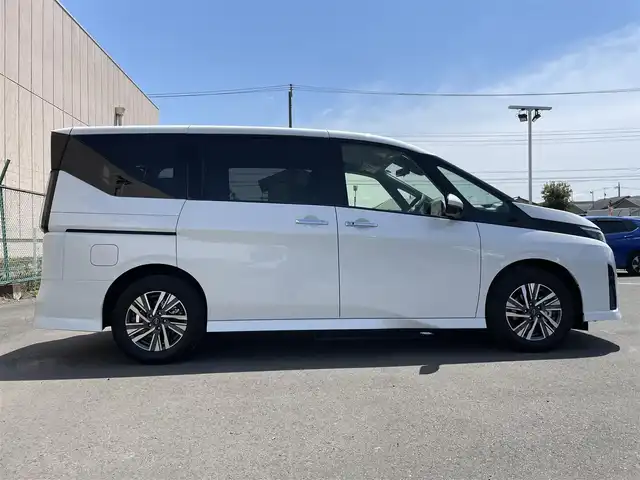 日産 セレナ e－パワー ハイウェイスター V 東京都 2025(令7)年 0.1万km未満 プリズムホワイト 登録済未使用車/純正ナビ/アラウンドビュー/天吊モニター/デジタルルームミラー/エマージェンシーブレーキ/車線逸脱警報/プロパイロット/ハンズフリーオートスライドドア/ＥＴＣ/ワイヤレス充電器