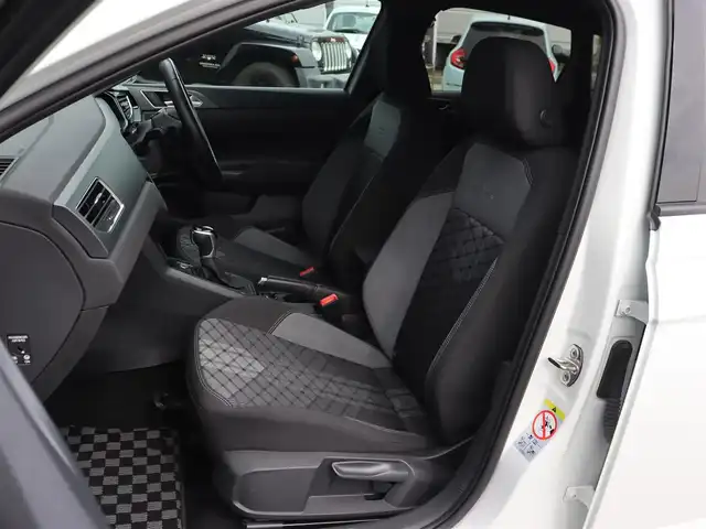 フォルクスワーゲン ＶＷ ポロ TSI Rライン 長野県 2022(令4)年 1.1万km 白 純正ＤｉｓｃｏｖｅｒＰｒｏナビ/バックカメラ　/ＣａｒＰｌａｙ　/ＡＣＣ　/衝突軽減ブレーキ　/Ｌａｎｅ／ＰａｒｋAssist/パークディスタンスC /ワイヤレスチャージ /LEDライト /パドルシフト /スマートキー