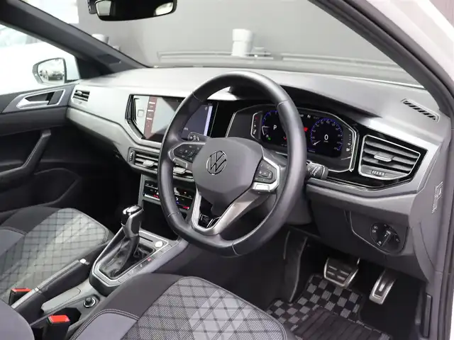 フォルクスワーゲン ＶＷ ポロ TSI Rライン 長野県 2022(令4)年 1.1万km 白 純正ＤｉｓｃｏｖｅｒＰｒｏナビ/バックカメラ　/ＣａｒＰｌａｙ　/ＡＣＣ　/衝突軽減ブレーキ　/Ｌａｎｅ／ＰａｒｋAssist/パークディスタンスC /ワイヤレスチャージ /LEDライト /パドルシフト /スマートキー