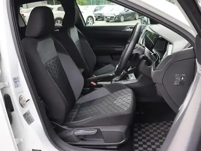 フォルクスワーゲン ＶＷ ポロ TSI Rライン 長野県 2022(令4)年 1.1万km 白 純正ＤｉｓｃｏｖｅｒＰｒｏナビ/バックカメラ　/ＣａｒＰｌａｙ　/ＡＣＣ　/衝突軽減ブレーキ　/Ｌａｎｅ／ＰａｒｋAssist/パークディスタンスC /ワイヤレスチャージ /LEDライト /パドルシフト /スマートキー