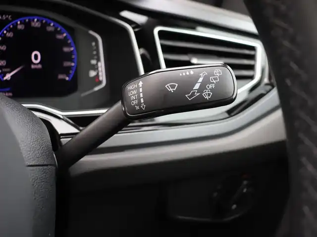 フォルクスワーゲン ＶＷ ポロ TSI Rライン 長野県 2022(令4)年 1.1万km 白 純正ＤｉｓｃｏｖｅｒＰｒｏナビ/バックカメラ　/ＣａｒＰｌａｙ　/ＡＣＣ　/衝突軽減ブレーキ　/Ｌａｎｅ／ＰａｒｋAssist/パークディスタンスC /ワイヤレスチャージ /LEDライト /パドルシフト /スマートキー