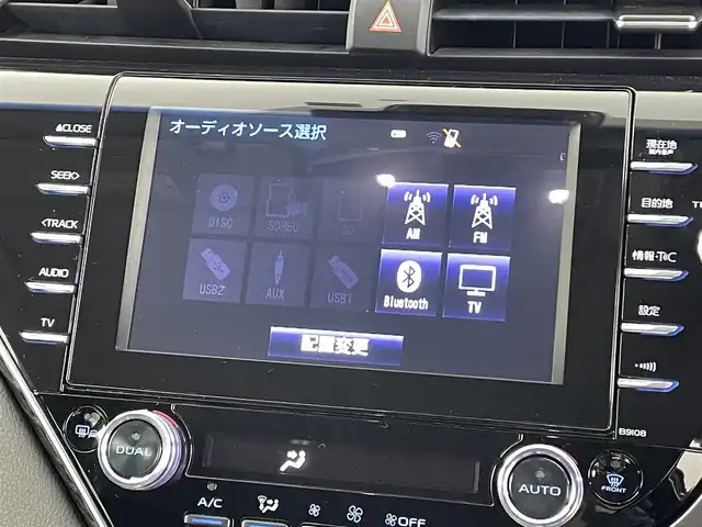 トヨタ カムリ G レザーパッケージ 福島県 2018(平30)年 7万km アティチュードブラックマイカ 純正SDナビゲーション/型式：B9108/【AM/FM/CD/DVD/SD/USB/AUX/Bluetooth/フルセグTV】/・バックカメラ/・純正ETC/衝突軽減ブレーキ/レーンキープアシスト/アダプティブクルーズコントロール/車線逸脱警報装置/電子パーキングブレーキ/・オートブレーキホールド/LEDヘッドライト/・オートライト/・フロントフォグライト/レザーシート/・運転席＋助手席パワーシート/・運転席＋助手席シートヒーター/ステアリングスイッチ/マニュアルモード付AT/社外20インチアルミホイール/電動格納ウィンカーミラー/・オートミラー/ABS/横滑り防止装置/盗難防止装置/プッシュスタート/・スマートキー