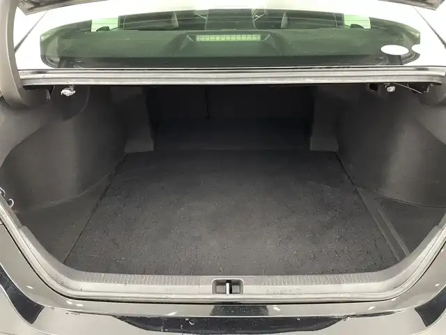 トヨタ カムリ G レザーパッケージ 福島県 2018(平30)年 7万km アティチュードブラックマイカ 純正SDナビゲーション/型式：B9108/【AM/FM/CD/DVD/SD/USB/AUX/Bluetooth/フルセグTV】/・バックカメラ/・純正ETC/衝突軽減ブレーキ/レーンキープアシスト/アダプティブクルーズコントロール/車線逸脱警報装置/電子パーキングブレーキ/・オートブレーキホールド/LEDヘッドライト/・オートライト/・フロントフォグライト/レザーシート/・運転席＋助手席パワーシート/・運転席＋助手席シートヒーター/ステアリングスイッチ/マニュアルモード付AT/社外20インチアルミホイール/電動格納ウィンカーミラー/・オートミラー/ABS/横滑り防止装置/盗難防止装置/プッシュスタート/・スマートキー