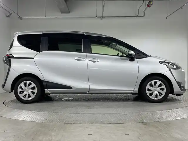トヨタ シエンタ G クエロ 神奈川県 2018(平30)年 3.8万km シルバーM トヨタセーフティセンス/・プリクラッシュセーフティ/・レーントレーシングアシスト/・オートマチックハイビーム/純正ナビ/・BT/フルセグTV/CD/DVD/SD/AM/FM/バックカメラ/ETC/ドライブレコーダー/両側電動スライドドア/アイドリングストップ機能/ハーフレザーシート/・シートヒーター(D/N)/・シートリフター/スマートキー/・スペアキー/・プッシュスタートボタン/革巻きステアリング/・ステアリングスイッチ/・Autoライト/LEDヘッドライト/・フォグランプ/電動格納ミラー/・ウィンカーミラー/純正フロアマット/純正ドアバイザー