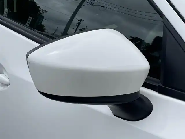 マツダ デミオ 13C 岩手県 2016(平28)年 4.4万km アークティックホワイト 禁煙車/4WD/純正エンジンスターター/純正オーディオ/→CD/AUX/FM/AM/横滑り防止装置/〇プッシュスタート/〇ラバーマット/〇スマートキー/電動格納ミラー/スポーツモード/スペアキー/夏タイヤ社外アルミホイール車載/USBポート/シガーソケット