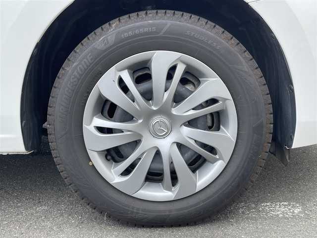 マツダ デミオ 13C 岩手県 2016(平28)年 4.4万km アークティックホワイト 禁煙車/4WD/純正エンジンスターター/純正オーディオ/→CD/AUX/FM/AM/横滑り防止装置/〇プッシュスタート/〇ラバーマット/〇スマートキー/電動格納ミラー/スポーツモード/スペアキー/夏タイヤ社外アルミホイール車載/USBポート/シガーソケット