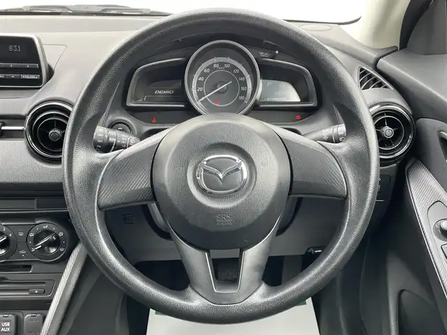 マツダ デミオ 13C 岩手県 2016(平28)年 4.4万km アークティックホワイト 禁煙車/4WD/純正エンジンスターター/純正オーディオ/→CD/AUX/FM/AM/横滑り防止装置/〇プッシュスタート/〇ラバーマット/〇スマートキー/電動格納ミラー/スポーツモード/スペアキー/夏タイヤ社外アルミホイール車載/USBポート/シガーソケット