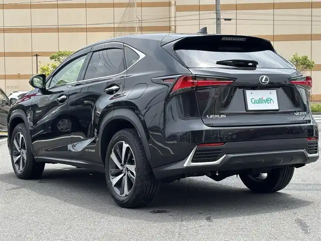レクサス ＮＸ 300h Iパッケージ 宮城県 2018(平30)年 6.8万km グラファイトブラックガラスフレーク 登録時走行距離67570km/純正オーディオディスプレイ【TV・BT・ミラキャスト】/サンルーフ/ミラキャスト/パドルシフト/ステアリングヒーター/ETC/レザーシート/パワーシート【D席＋N席】