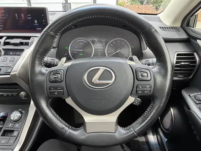レクサス ＮＸ 300h Iパッケージ 宮城県 2018(平30)年 6.8万km グラファイトブラックガラスフレーク 登録時走行距離67570km/純正オーディオディスプレイ【TV・BT・ミラキャスト】/サンルーフ/ミラキャスト/パドルシフト/ステアリングヒーター/ETC/レザーシート/パワーシート【D席＋N席】