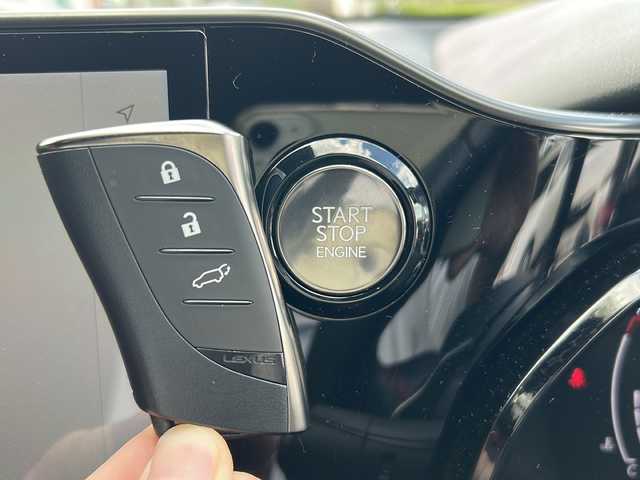 レクサス ＮＸ 350 Fスポーツ 京都府 2022(令4)年 2万km ホワイトノーヴァガラスフレーク ワンオーナー/純正ナビ/・フルセグTV/FM/AM/USB/CD/BT/バック/フロント/サイド/全周囲カメラ/パノラマSR/純正デジタルインナーミラー/レーダークルーズコントロール/衝突軽減防止/クリアランスソナー/レーンアシスト/ダウンヒルアシスト/オートライト/オートハイビーム/パワーシート/シートヒーター＆ベンチレーション/パワーバックドア/前後ドラレコ/純正オレンジキャリパー
