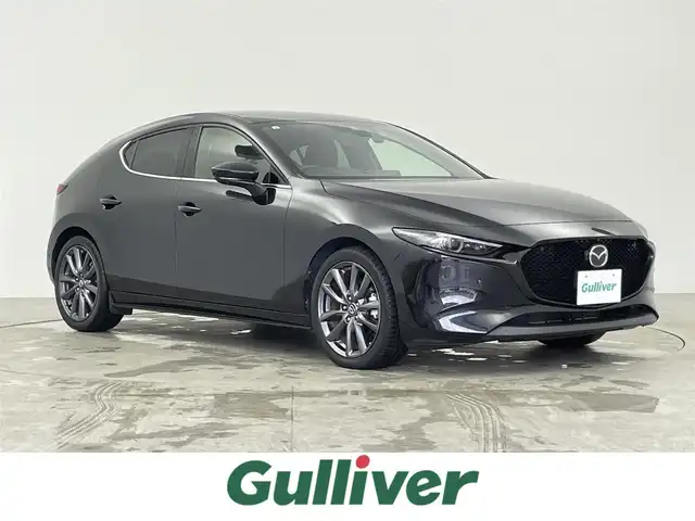 マツダ マツダ３ファストバック 20S バーガンディセレクション 千葉県 2019(令1)年 2.6万km ジェットブラックマイカ BOSEスピーカー/スマートブレーキアシスト/AT誤発進抑制制御システム（前後方）/マツダレーダークルーズコントロール/車線逸脱警報システム/レーンキープアシスト/ドライバーアテンションアラート/ブラインドスポットモニタリング/ハイビームコントロールシステム/クルージング＆トラフィックサポート/360°ビューモニター/マツダ純正ナビ/・CD/DVD/Bluetooth/フルセグTV/AppleCarPlay/LEDオートヘッドライト/ヘッドアップディスプレイ/レザーシート/シートヒーター/メモリ式パワーシート/ステアリングヒーター/パドルシフト/ビルトインETC/純正18インチアルミホイール/純正フロアマット/ステアリングスイッチ/オートエアコン/プッシュスタート/スマートキー/取扱説明書/禁煙車