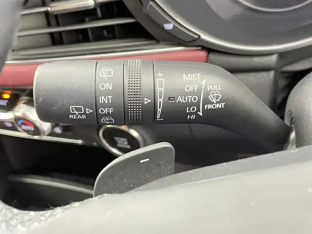 マツダ マツダ３ファストバック 20S バーガンディセレクション 千葉県 2019(令1)年 2.6万km ジェットブラックマイカ BOSEスピーカー/スマートブレーキアシスト/AT誤発進抑制制御システム（前後方）/マツダレーダークルーズコントロール/車線逸脱警報システム/レーンキープアシスト/ドライバーアテンションアラート/ブラインドスポットモニタリング/ハイビームコントロールシステム/クルージング＆トラフィックサポート/360°ビューモニター/マツダ純正ナビ/・CD/DVD/Bluetooth/フルセグTV/AppleCarPlay/LEDオートヘッドライト/ヘッドアップディスプレイ/レザーシート/シートヒーター/メモリ式パワーシート/ステアリングヒーター/パドルシフト/ビルトインETC/純正18インチアルミホイール/純正フロアマット/ステアリングスイッチ/オートエアコン/プッシュスタート/スマートキー/取扱説明書/禁煙車
