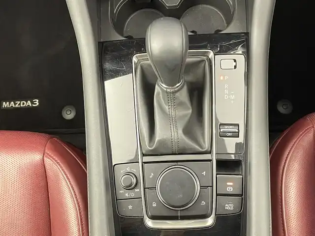 マツダ マツダ３ファストバック 20S バーガンディセレクション 千葉県 2019(令1)年 2.6万km ジェットブラックマイカ BOSEスピーカー/スマートブレーキアシスト/AT誤発進抑制制御システム（前後方）/マツダレーダークルーズコントロール/車線逸脱警報システム/レーンキープアシスト/ドライバーアテンションアラート/ブラインドスポットモニタリング/ハイビームコントロールシステム/クルージング＆トラフィックサポート/360°ビューモニター/マツダ純正ナビ/・CD/DVD/Bluetooth/フルセグTV/AppleCarPlay/LEDオートヘッドライト/ヘッドアップディスプレイ/レザーシート/シートヒーター/メモリ式パワーシート/ステアリングヒーター/パドルシフト/ビルトインETC/純正18インチアルミホイール/純正フロアマット/ステアリングスイッチ/オートエアコン/プッシュスタート/スマートキー/取扱説明書/禁煙車