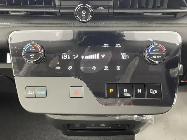 日産 セレナ e－パワー ハイウェイスター V 大分県 2025(令7)年 0.1千km パールⅡ 登録済未使用車/プロパイロット（ナビリンク機能付）/+プロパイロット緊急停止支援システム（SOSコール機能付）/+SOSコール/アラウンドビューモニター（移動物 検知機能付）/12.3型NissanConnectナビゲーション/・フルセグTV、BT対応、USB、AM/FM/・AppleCarPlay、AndroidAuto、HDMI/・AmazonAlexa/ステアリングスイッチ/後席モニター/両側電動スライドドア/ドライブレコーダー（前後セット）/インテリジェントルームミラー/ETC2.0/ワイヤレス充電器/電動パーキングブレーキ/オートホールド機能/オートライト/アダプティブLEDヘッドライト/LEDフォグ/純正16インチアルミホイール/保証書、取説、スペアキー有り