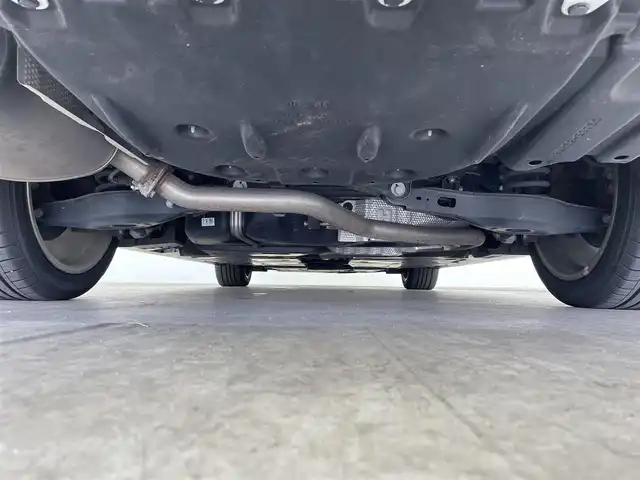 トヨタ カムリ WS 大分県 2018(平30)年 8万km プラチナホワイトパールマイカ 純正ナビ　B9108/（CD/BD/BT/SD/フルセグ）/バックカメラ/ＥＴＣ/Ｔｏｙｏｔａ　Ｓａｆｅｔｙ　Ｓｅｎｓｅ/・プリクラッシュセーフティ/・レーダークルーズコントロール/・レーントレーシングアシスト/・オートマチックハイビーム/・ロードサインアシスト/先行車発信告知機能/パーキングサポートブレーキ/ブラインドスポットモニター/ヘッドアップディスプレイ/パドルシフト/パワーシート/コーナーセンサー/ステアリングリモコン/フォグランプ