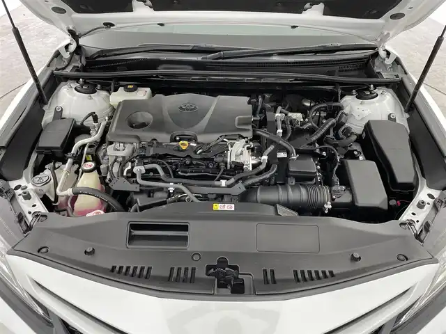 トヨタ カムリ WS 大分県 2018(平30)年 8万km プラチナホワイトパールマイカ 純正ナビ　B9108/（CD/BD/BT/SD/フルセグ）/バックカメラ/ＥＴＣ/Ｔｏｙｏｔａ　Ｓａｆｅｔｙ　Ｓｅｎｓｅ/・プリクラッシュセーフティ/・レーダークルーズコントロール/・レーントレーシングアシスト/・オートマチックハイビーム/・ロードサインアシスト/先行車発信告知機能/パーキングサポートブレーキ/ブラインドスポットモニター/ヘッドアップディスプレイ/パドルシフト/パワーシート/コーナーセンサー/ステアリングリモコン/フォグランプ