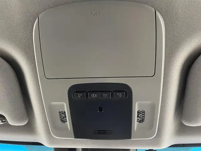 トヨタ カムリ WS 大分県 2018(平30)年 8万km プラチナホワイトパールマイカ 純正ナビ　B9108/（CD/BD/BT/SD/フルセグ）/バックカメラ/ＥＴＣ/Ｔｏｙｏｔａ　Ｓａｆｅｔｙ　Ｓｅｎｓｅ/・プリクラッシュセーフティ/・レーダークルーズコントロール/・レーントレーシングアシスト/・オートマチックハイビーム/・ロードサインアシスト/先行車発信告知機能/パーキングサポートブレーキ/ブラインドスポットモニター/ヘッドアップディスプレイ/パドルシフト/パワーシート/コーナーセンサー/ステアリングリモコン/フォグランプ