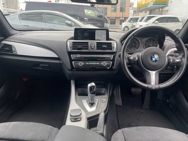 ＢＭＷ １１８ｄ 神奈川県 2016(平28)年 5万km ミネラルグレー ETC/電動格納ミラー/ステアリングリモコン/走行モード切替可能/オートライト/純正タイヤ空気圧センサー/プッシュスタート/純正LEDライト
