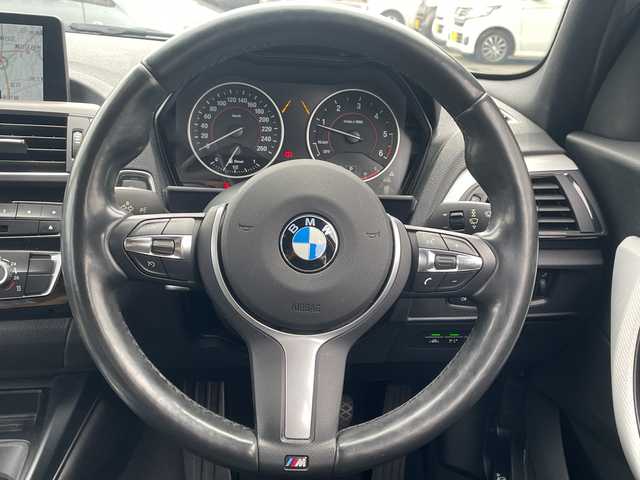ＢＭＷ １１８ｄ 神奈川県 2016(平28)年 5万km ミネラルグレー ETC/電動格納ミラー/ステアリングリモコン/走行モード切替可能/オートライト/純正タイヤ空気圧センサー/プッシュスタート/純正LEDライト