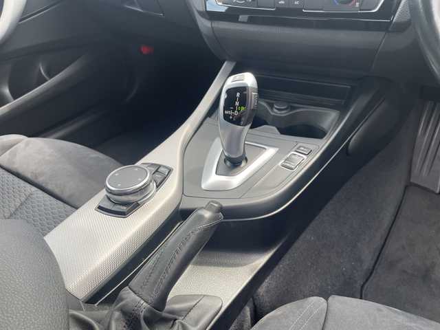 ＢＭＷ １１８ｄ 神奈川県 2016(平28)年 5万km ミネラルグレー ETC/電動格納ミラー/ステアリングリモコン/走行モード切替可能/オートライト/純正タイヤ空気圧センサー/プッシュスタート/純正LEDライト
