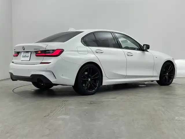 ＢＭＷ ＢＭＷ ３２０ｄ xDrive Mスポーツ 埼玉県 2021(令3)年 8.7万km アルピンホワイトⅢ インテリジェント・セーフティ/　・衝突回避・被害軽減ブレーキ/　・レーン・デパーチャー・ウォーニング/　・レーン・チェンジアリング・アシスト/　・ステアリング・サポート/純正iDriveナビ/　BT/USB/spotify/バックカメラ/４WD/前席パワーシート/D席メモリ付パワーシート/前席シートヒーター/前席オットマン/パーキングアシスト/ACC（アダプティブ・クルーズ・コントロール）/ASC（オートマチックスタビリティコントロール）/レザーシート/アイドリングストップ/純正前後ドライブレコーダー/純正ETC/エンジンスタートボタン/スマートキー/純正LEDヘッドランプ/純正フロアマット/盗難防止装置