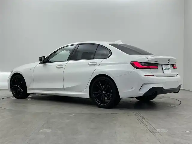 ＢＭＷ ＢＭＷ ３２０ｄ xDrive Mスポーツ 埼玉県 2021(令3)年 8.7万km アルピンホワイトⅢ インテリジェント・セーフティ/　・衝突回避・被害軽減ブレーキ/　・レーン・デパーチャー・ウォーニング/　・レーン・チェンジアリング・アシスト/　・ステアリング・サポート/純正iDriveナビ/　BT/USB/spotify/バックカメラ/４WD/前席パワーシート/D席メモリ付パワーシート/前席シートヒーター/前席オットマン/パーキングアシスト/ACC（アダプティブ・クルーズ・コントロール）/ASC（オートマチックスタビリティコントロール）/レザーシート/アイドリングストップ/純正前後ドライブレコーダー/純正ETC/エンジンスタートボタン/スマートキー/純正LEDヘッドランプ/純正フロアマット/盗難防止装置