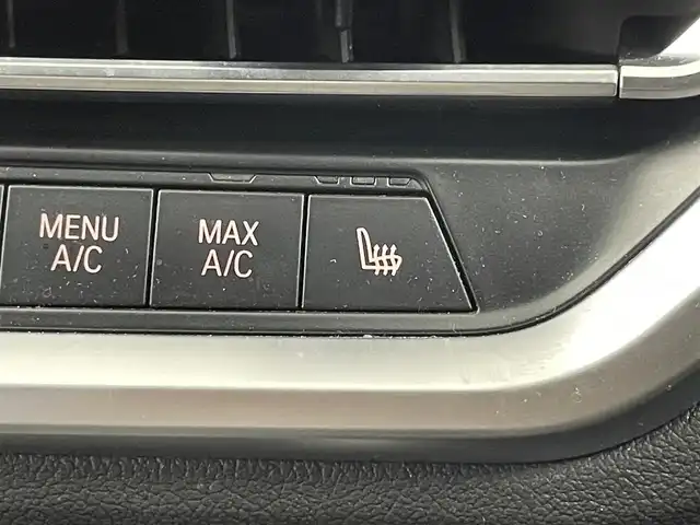 ＢＭＷ ＢＭＷ ３２０ｄ xDrive Mスポーツ 埼玉県 2021(令3)年 8.7万km アルピンホワイトⅢ インテリジェント・セーフティ/　・衝突回避・被害軽減ブレーキ/　・レーン・デパーチャー・ウォーニング/　・レーン・チェンジアリング・アシスト/　・ステアリング・サポート/純正iDriveナビ/　BT/USB/spotify/バックカメラ/４WD/前席パワーシート/D席メモリ付パワーシート/前席シートヒーター/前席オットマン/パーキングアシスト/ACC（アダプティブ・クルーズ・コントロール）/ASC（オートマチックスタビリティコントロール）/レザーシート/アイドリングストップ/純正前後ドライブレコーダー/純正ETC/エンジンスタートボタン/スマートキー/純正LEDヘッドランプ/純正フロアマット/盗難防止装置