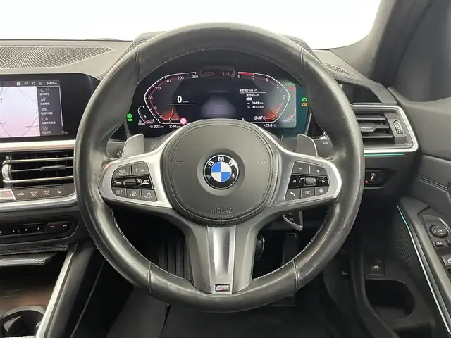 ＢＭＷ ＢＭＷ ３２０ｄ xDrive Mスポーツ 埼玉県 2021(令3)年 8.7万km アルピンホワイトⅢ インテリジェント・セーフティ/　・衝突回避・被害軽減ブレーキ/　・レーン・デパーチャー・ウォーニング/　・レーン・チェンジアリング・アシスト/　・ステアリング・サポート/純正iDriveナビ/　BT/USB/spotify/バックカメラ/４WD/前席パワーシート/D席メモリ付パワーシート/前席シートヒーター/前席オットマン/パーキングアシスト/ACC（アダプティブ・クルーズ・コントロール）/ASC（オートマチックスタビリティコントロール）/レザーシート/アイドリングストップ/純正前後ドライブレコーダー/純正ETC/エンジンスタートボタン/スマートキー/純正LEDヘッドランプ/純正フロアマット/盗難防止装置