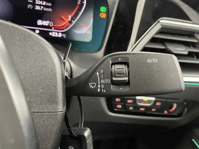 ＢＭＷ ＢＭＷ ３２０ｄ xDrive Mスポーツ 埼玉県 2021(令3)年 8.7万km アルピンホワイトⅢ インテリジェント・セーフティ/　・衝突回避・被害軽減ブレーキ/　・レーン・デパーチャー・ウォーニング/　・レーン・チェンジアリング・アシスト/　・ステアリング・サポート/純正iDriveナビ/　BT/USB/spotify/バックカメラ/４WD/前席パワーシート/D席メモリ付パワーシート/前席シートヒーター/前席オットマン/パーキングアシスト/ACC（アダプティブ・クルーズ・コントロール）/ASC（オートマチックスタビリティコントロール）/レザーシート/アイドリングストップ/純正前後ドライブレコーダー/純正ETC/エンジンスタートボタン/スマートキー/純正LEDヘッドランプ/純正フロアマット/盗難防止装置