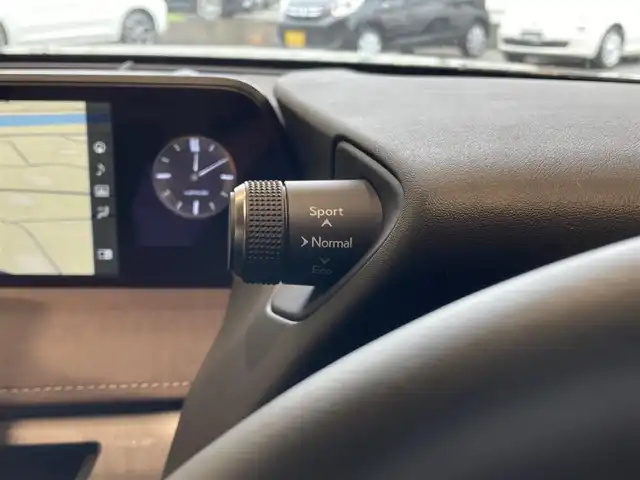 レクサス ＵＸ 250h ブラウンエディション 熊本県 2020(令2)年 1.8万km アンバークリスタルシャイン 純正ナビ/フルセグTV/Blu-ray/Bluetooth/SD/AUX/SD/バックカメラ/純正18インチアルミホイール/スマートキー/プッシュスタート/ETC2.0/前席パワーシート/シートヒーター/ハンドルヒーター/前後ドライブレコーダー/レーントレーシングアシスト/プリクラッシュセーフティ/ブラインドスポットモニター/パーキングサポートアラート/ロードサインアシスト/先行車発進告知/オートマチックハイビーム/合皮シート/パワーバックドア/LEDヘッドライト/フォグライト/【特別仕様車 “Brown Edition”】